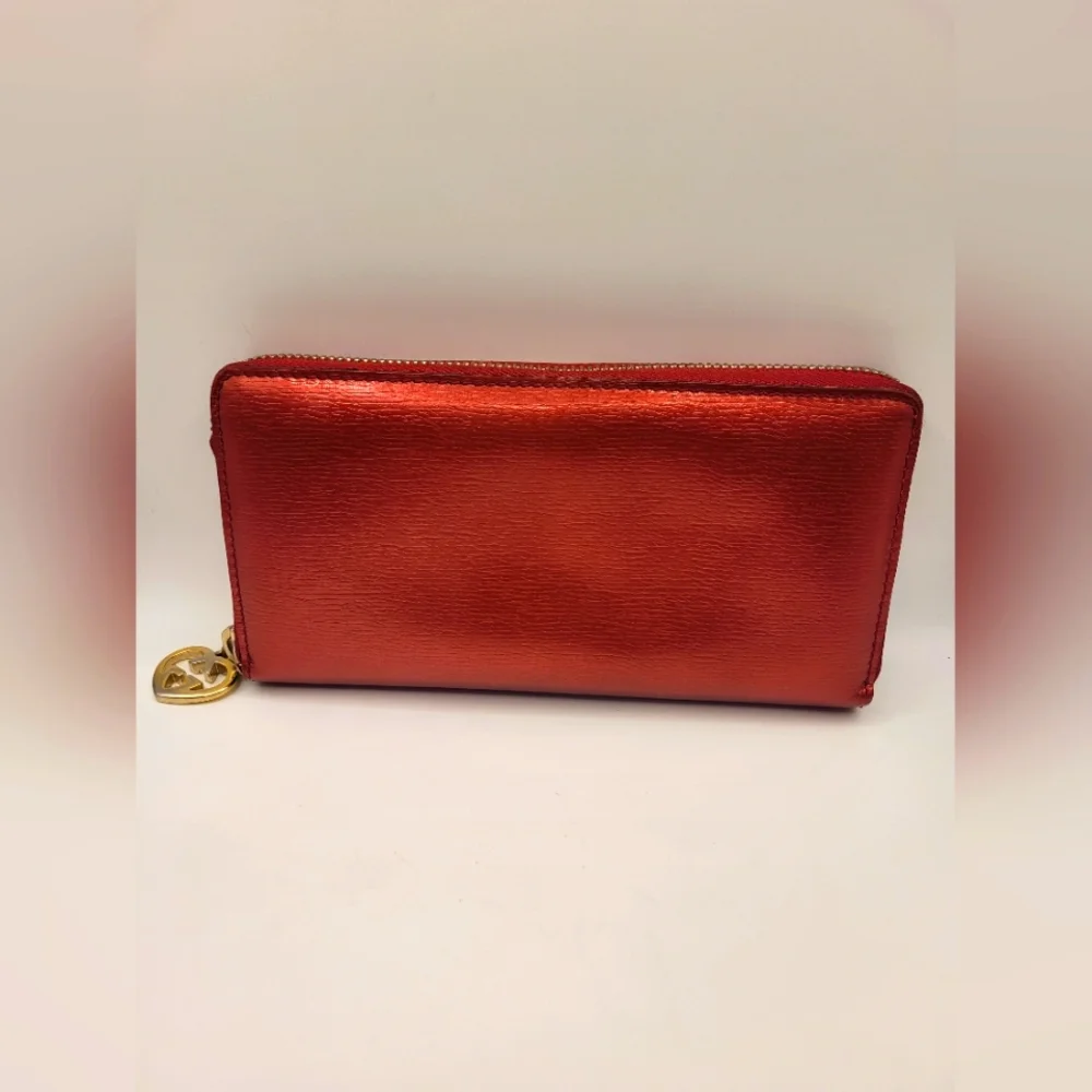GUCCI Red Enamel Leather Long Heart Zipper Wallet - Picture 3 of 7